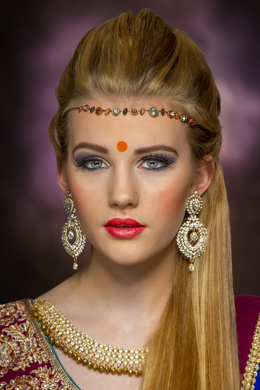 entdecken sie unsere exquisite kollektion an schmuck, die eleganz und stil vereint. von funkelnden ringen bis hin zu zeitlosen halsketten - finden sie das perfekte schmuckstück für jeden anlass.