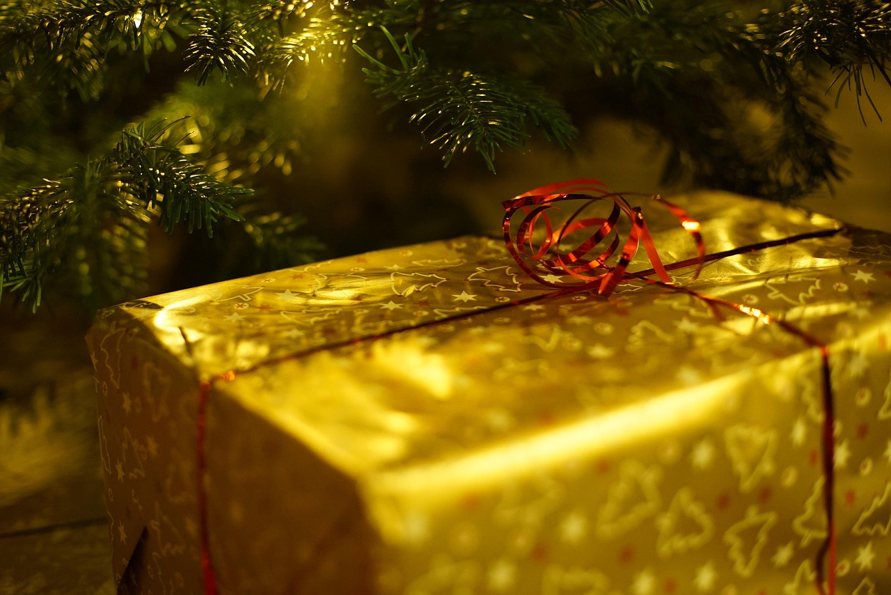 entdecken sie einzigartige personalisierte geschenke, die ihre liebsten begeistern werden. vom maßgeschneiderten schmuckstück bis hin zu individuell gestalteten haushaltsartikeln – finden sie das perfekte, persönliche geschenk für jeden anlass.